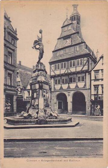 Germany Giessen Kriegerdenkmal mit Rathaus
