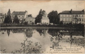 CPA Lisieux Monument aux Morts, Piece d'eau du Jardin public (1233222)