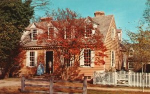 Postcard Brush-Everard House Modest Town House Of 18Th Century Williamsburg VA