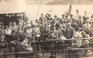 RPPC Ilfracombe Pier, Devon, UK Steamship Passengers 1920 Vintage Postcard