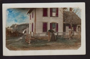 Wisconsin RPPC c1910 HAND-COLORED Tinted FARM House Woman BEAUTIFUL FOLK ART KB
