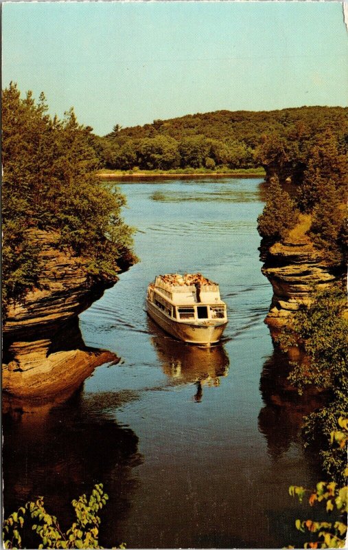 Lovers Lane Lower Dells Wisconsin River Wisconsin Scenic Chrome Postcard 