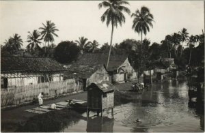 PC rivier real photo postcard INDONESIA (a18264)