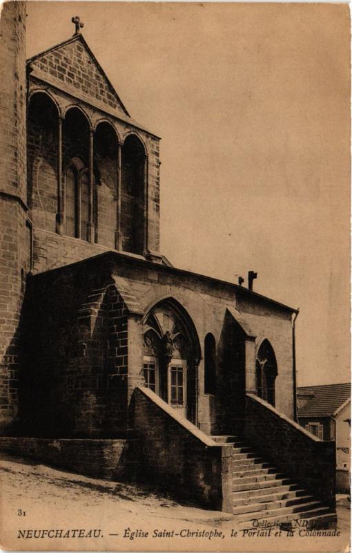 CPA NEUFCHATEAU Église St-Christophe - e Portail et la Colonnade (401363)