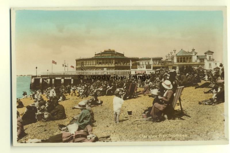 tp4736 - Hants - Enjoying the Sun at Clarance Pier, Southsea - Postcard