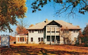 BEREA KY~BEREA COLLEGE~FIRESIDE INDUSTRIES & SALES ROOM~1940s POSTCARD