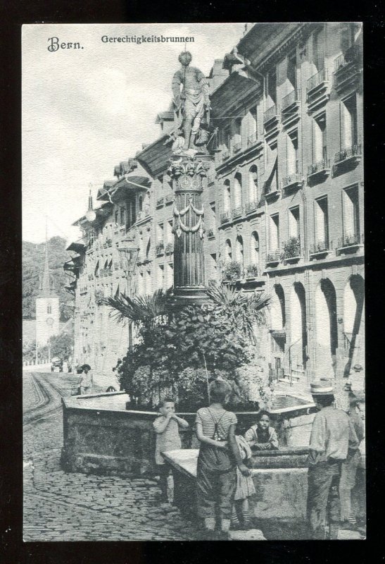 dc427 - BERN Switzerland 1910s Boys at The Fountain