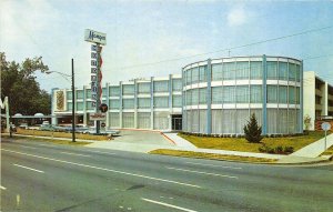 Charlotte North Carolina 1960s Postcard Manger Motor Inn Motel Exterior