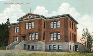 Postcard-Early View of High School in Hood River, OR.   Z9