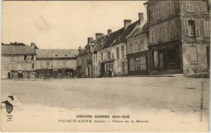 CPA Vic sur Aisne Place de la Mairie FRANCE (1052081)