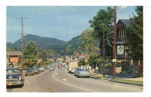 TN - Gatlinburg. Main Street Scene ca 1955   (chipps)
