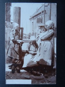 Belguim GIRLS / WOMEN KNITTING Wool Yarn (1) - Old RP Postcard DE HAAN Utrecht