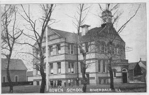 J61/ Riverdale Illinois Postcard c1910 Bowen School Building Students  111