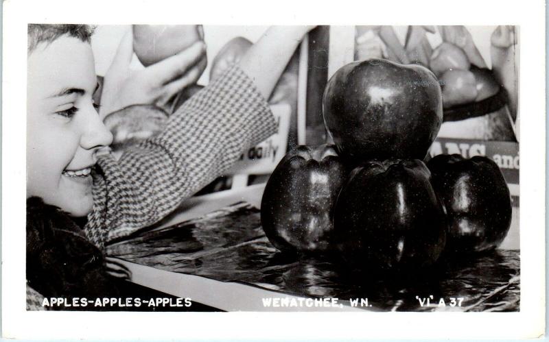 RPPC WENATCHEE, WA Washington   APPLES on DISPLAY    c1950s  VI A 37  Postcard