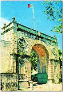 VINTAGE CONTINENTAL SIZED POSTCARD FORMER BORDER GATE SEPARATING MACAU AND CHINA