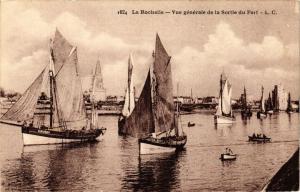 CPA La ROCHELLE - Vue générale de la Sortie du Port (354456)