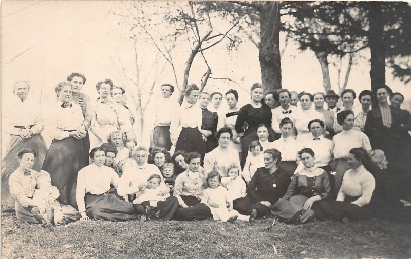 G33/ Swanton Iowa RPPC Postcard c1910 Family Reunion? Women Kids