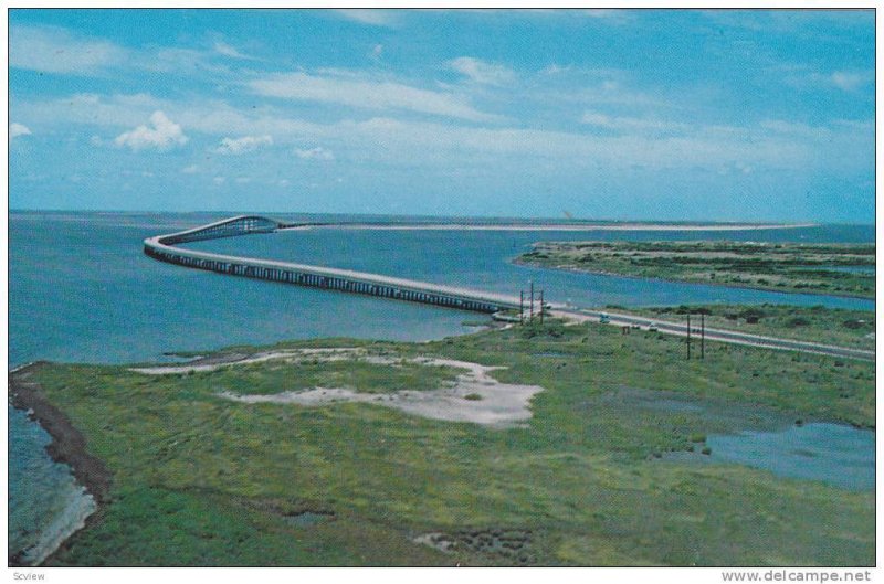 Scenic view, The Herbert C. Bonner Bridge, connects Nags Head & Hatteras Isla...