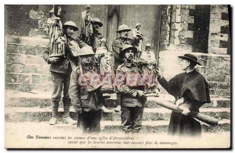 CPA Des Tommies Sauvent les statues d'une eglise d'Armentieres Armentieres Milit