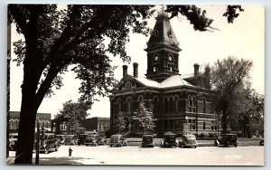 c1940 CLARINDA IOWA COURT HOUSE OLD CARS TOWN SQUARE KODAK RPPC POSTCARD P873