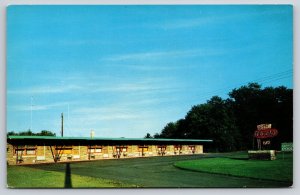 Roadside~Manchester New Hampshire~Motel El Rivardo~Entrance Sign~1950s Postcard