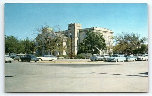 1950s HAMILTON TX HAMILTON COUNTY COURT HOUSE STREET VIEW CARS POSTCARD P3773