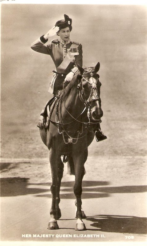 Her Majesty Queen elizabeth on horse Old vintage English postcard