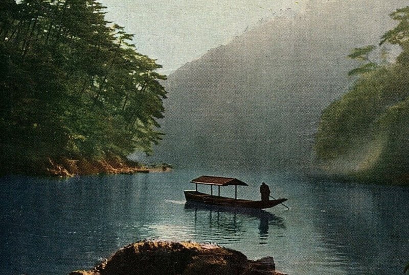 1920s KYOTO CITY JAPAN DAWN AT ARASHIYAMA BOAT IN MIST POSTCARD P1469