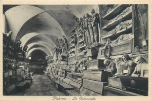 B572 Interior of the Capuchin Catacombs in Palermo Sicily Italy vintage postcard