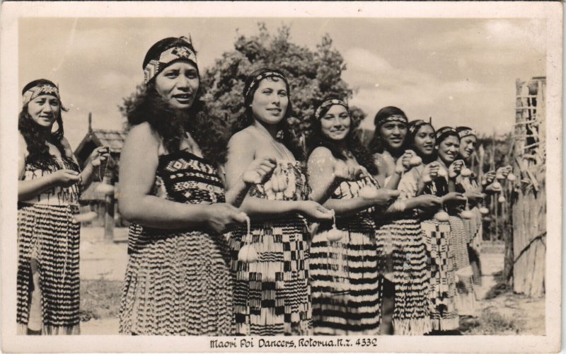 PC NEW ZEALAND, MAORI POI DANCERS, Vintage REAL PHOTO Postcard (B41673)