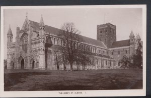 Hertfordshire Postcard - The Abbey, St Albans     RS8795