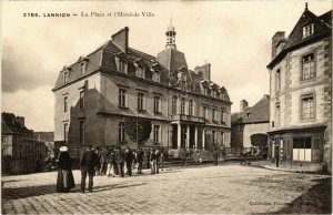 CPA LANNION - La PLace et l'Hotel-de Ville (103551)