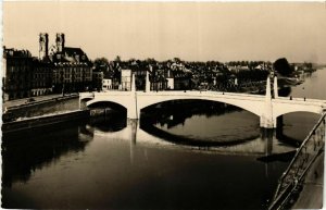 CPA CHALON-sur-SAONE - La SAONE et le Pont St-LAURENT (386624)