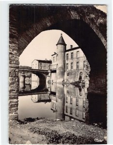 Postcard La Mairie dans le Vieux lе Château, le Pont neuf, Brassac, France