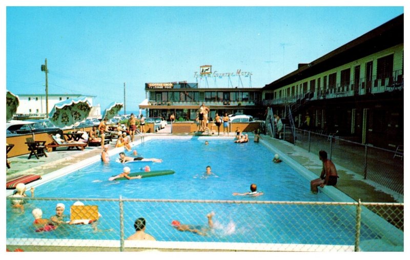 New Jersey  Wildwood Crest , Town and Country Motel , pool view