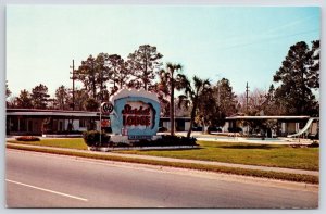 Stardust Lodge Woodbine Georgia Grounds & Ocean Highway Swimming Pool Postcard