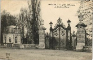 CPA Noisiel La grille d'Honneur du Chateau Menier FRANCE (1101267)