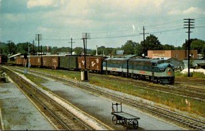 Trains Nashville Chattanooga & St Louis Railroad F-7 Loocomotive No 814 At Da...