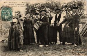 CPA Vendée - Le Marais - CHALLANS et Env. - Maraichins dansant (297923)