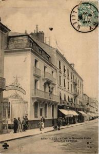 CPA VICHY Le Nouvelle Poste et la Rue de Nimes (682720)