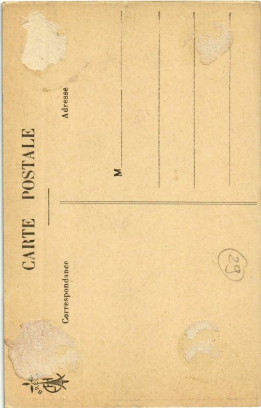 CPA Landerneau- Eglise St Thomas ,Statue en granit du Porche FRANCE (1026705)