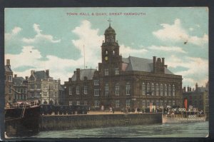 Norfolk Postcard - Town Hall and Quay, Great Yarmouth     RS13802