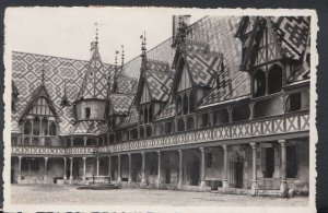 France Postcard - Beaune - Cour De L'Hotel-Dieu. Posted 1953 - Ref.RS10280