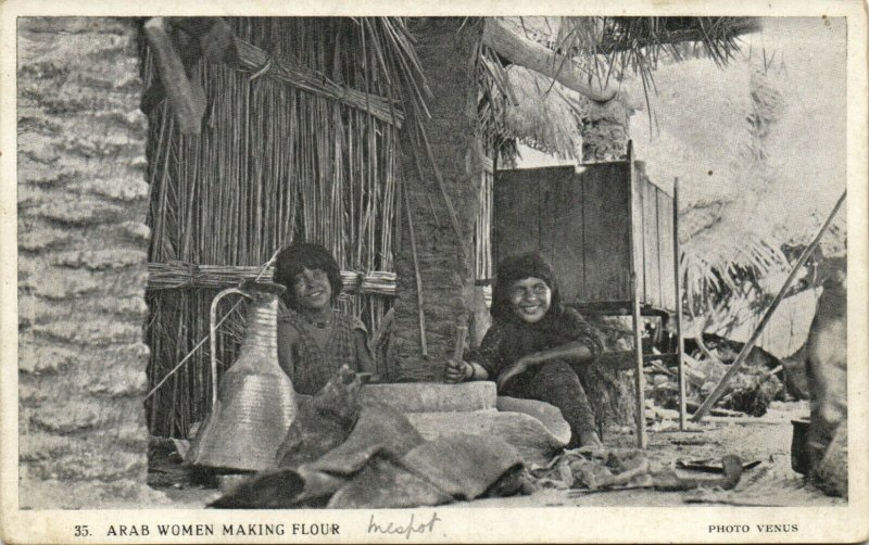 PC CPA IRAQ, MESOPOTAMIA, ARAB WOMEN MAKING FLOUR, VINTAGE POSTCARD (b16219)