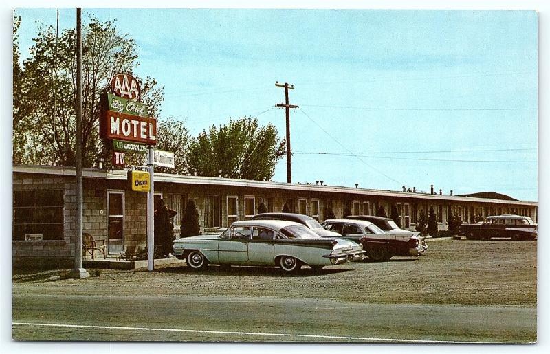Postcard NV Battle Mountain 1950s View Big Chief Motel Old Cars R31