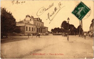 CPA Montereau Place de la Gare FRANCE (1289646)