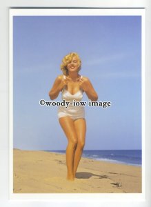 b3687 - Film Actress - Marilyn Monroe at the Seaside in Costume- modern postcard