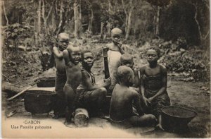 PC ETHNIC TYPES UNE FAMILLE PAHOUINE GABON AFRICA (A23417)