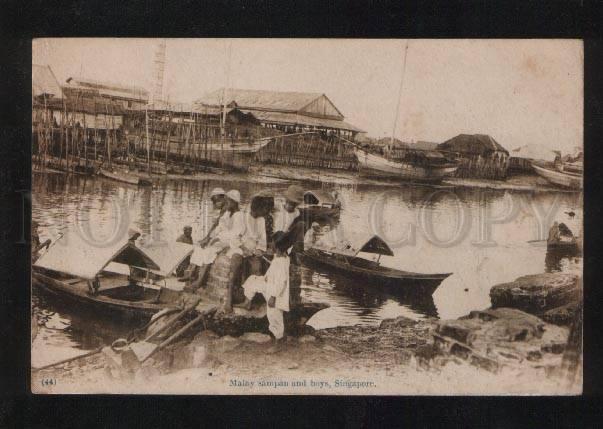 055958 SINGAPORE Malay sampan and boys Vintage PC