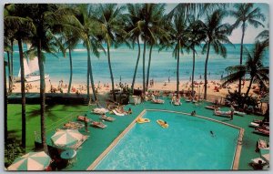 Honolulu Hawaii 1977 Postcard Waikiki Beach Outrigger Hotels Swimming Pool